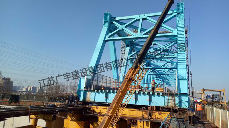 上海沪通铁路128米钢桁架